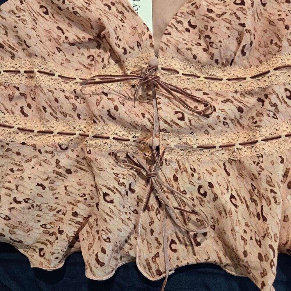 NWT Pretty Garbage Leopard Print Split Hem Tank T… - image 3